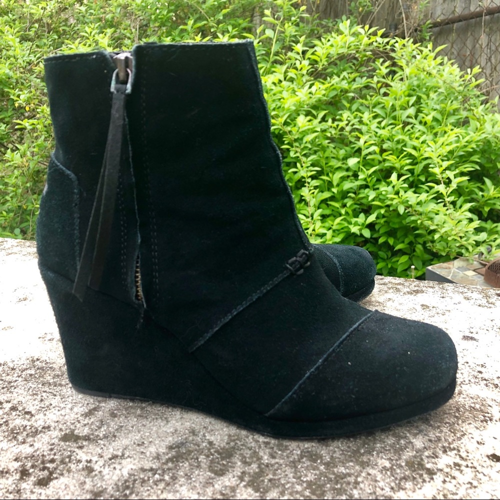 EUC Toms Suede Wedge Booties